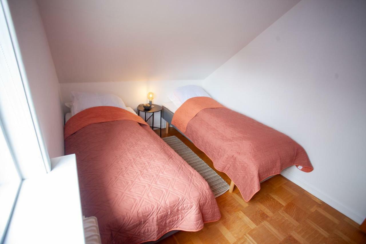 3 Storey, 5 Bedroom, 3 Bathroom House In The Center Of Tórshavn Extérieur photo